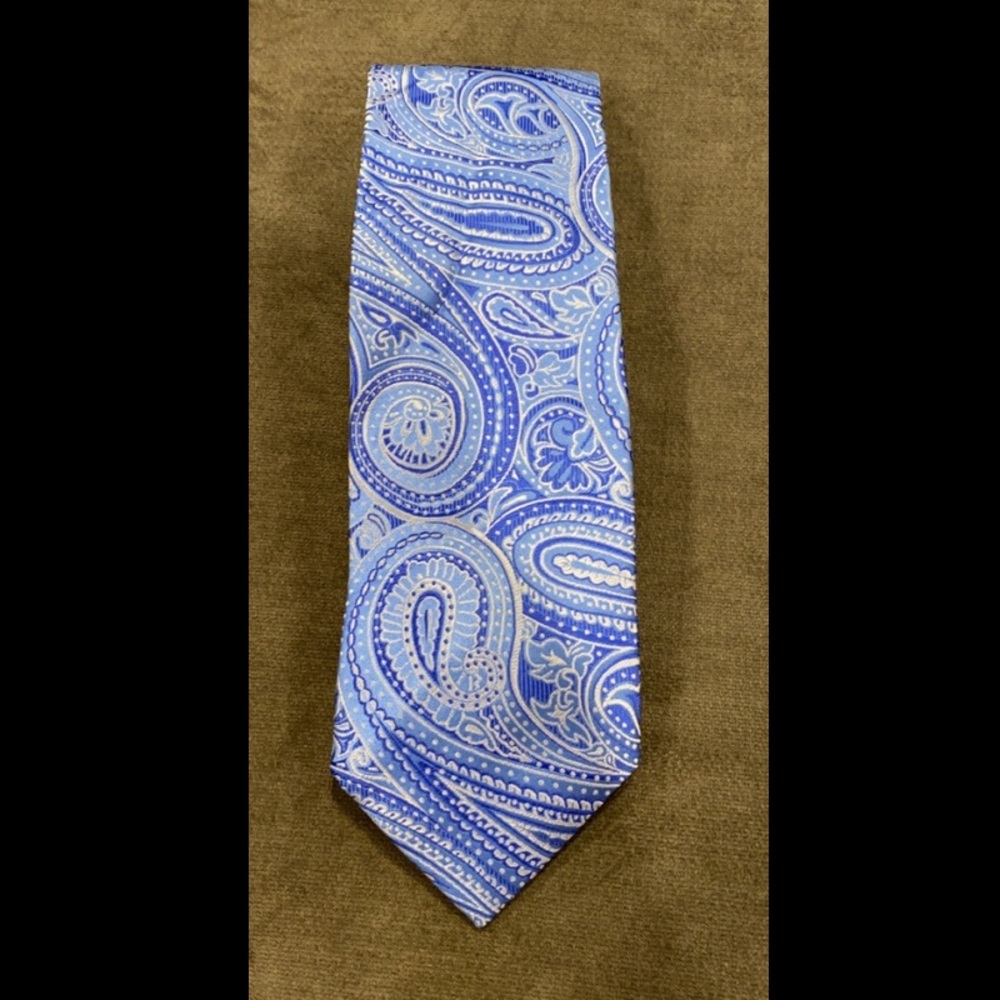 Stafford men’s silk tie.